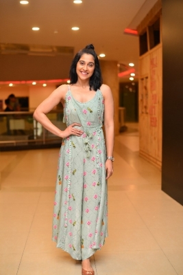 Regina Cassandra Photos - 7 of 12