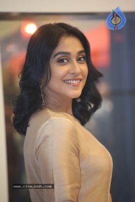 Regina Cassandra Photos - 17 of 21