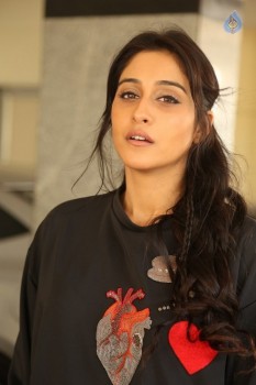 Regina Cassandra Photos - 25 of 59