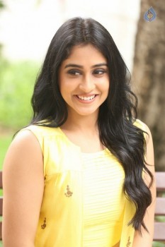 Regina Cassandra Photos - 33 of 61