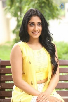 Regina Cassandra Photos - 13 of 61