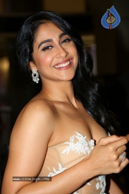 Regina Cassandra Photos - 7 of 38