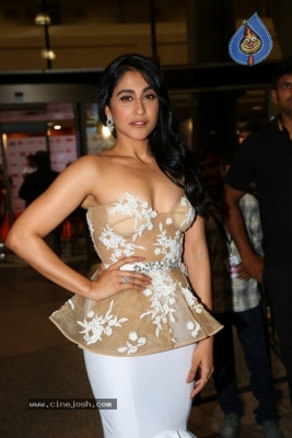 Regina Cassandra Photos - 12 of 38