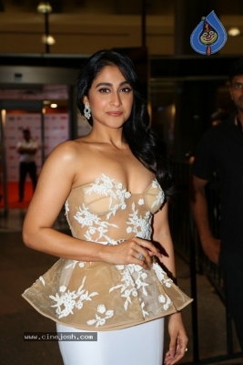 Regina Cassandra Photos - 20 of 38