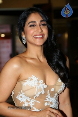 Regina Cassandra Photos - 28 of 38