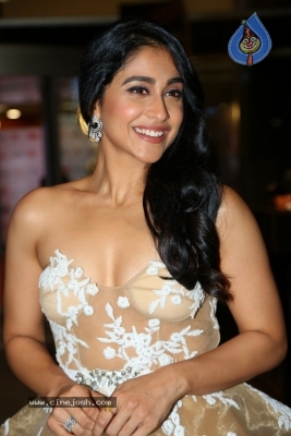 Regina Cassandra Photos - 35 of 38