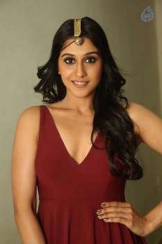 Regina Cassandra Photos - 26 of 47