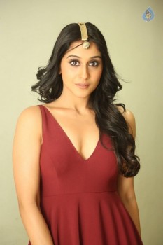 Regina Cassandra Photos - 31 of 47