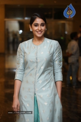 Regina Cassandra Photos - 2 of 17