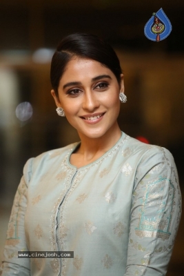 Regina Cassandra Photos - 6 of 17