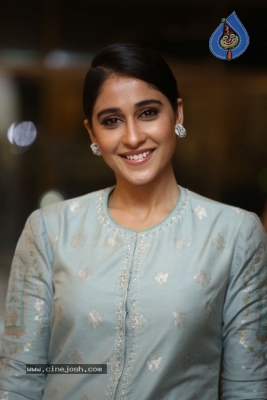 Regina Cassandra Photos - 8 of 17