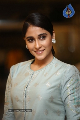 Regina Cassandra Photos - 10 of 17