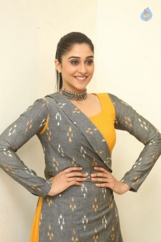 Regina Cassandra Photos - 13 of 28