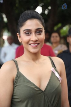 Regina Cassandra Pics - 11 of 40