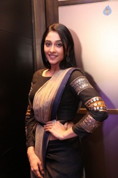 Regina Cassandra Pics - 1 of 36