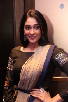 Regina Cassandra Pics - 11 of 36