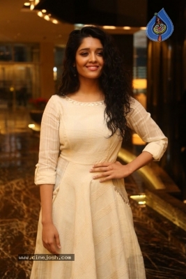 Ritika Singh Gallery - 1 of 28