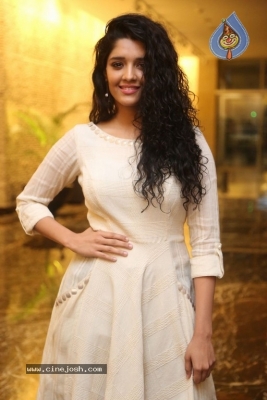 Ritika Singh Gallery - 8 of 28