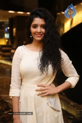 Ritika Singh Gallery - 18 of 28