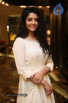 Ritika Singh Gallery - 20 of 28