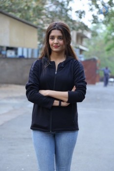 Ritika Singh New Gallery - 10 of 37