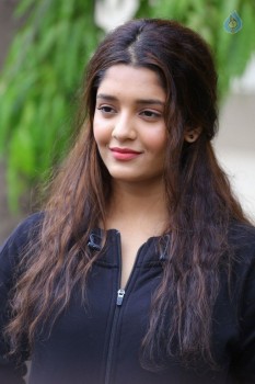 Ritika Singh New Gallery - 12 of 37