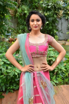 Sakshi Kakkar New Stills - 7 of 33