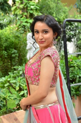 Sakshi Kakkar New Stills - 15 of 33