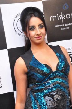 Sanjjanaa New Pics - 13 of 35