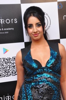 Sanjjanaa New Pics - 14 of 35