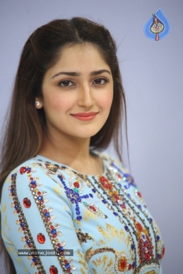 Sayesha Saigal Photos - 10 of 36