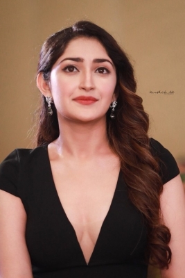 Sayesha Saigal Stills - 3 of 4