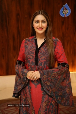 Sayyeshaa Pics - 3 of 19