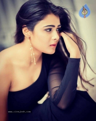 Shalini Pandey Photo Shoot Photos - 3 of 6