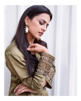 Shraddha Srinath Photos - 10 of 12