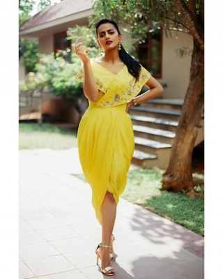 Shraddha Srinath Photos - 6 of 17