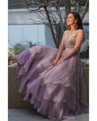 Shraddha Srinath Photos - 13 of 17