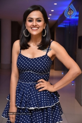 Shraddha Srinath Photos - 4 of 21