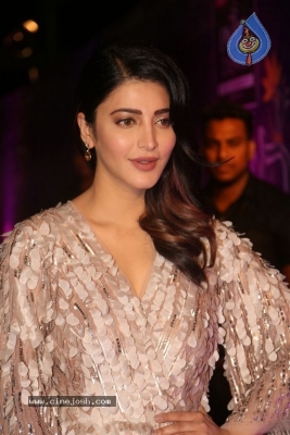 Shruti Haasan at Zee Apsara Awards - 18 of 42