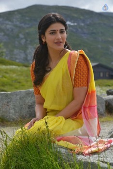 Shruti Haasan New Stills - 10 of 30