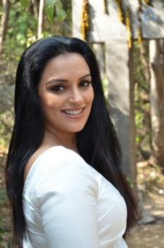 Shweta Menon New photos - 14 of 29