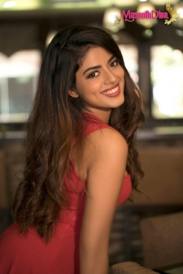 Siddhi Idnani Photos - 7 of 15