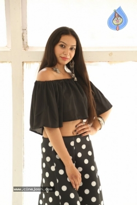 Simran Saniya Pics - 9 of 13