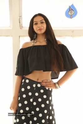 Simran Saniya Pics - 11 of 13