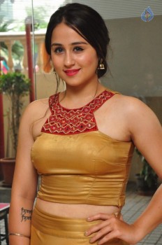 Simrat Juneja Photos - 12 of 42