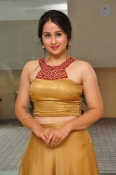 Simrat Juneja Photos - 16 of 42