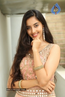 Simrat Kaur Pics - 13 of 30