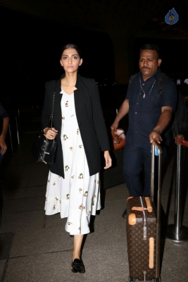Sonam Kapoor New Photos - 4 of 6