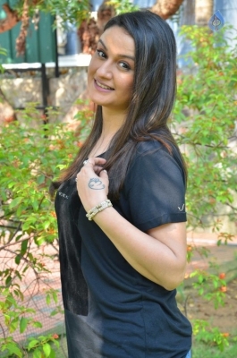 Sonia Agarwal New Pics - 1 of 17