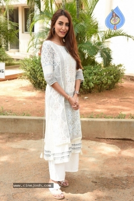 Sophia Singh Photos - 15 of 21